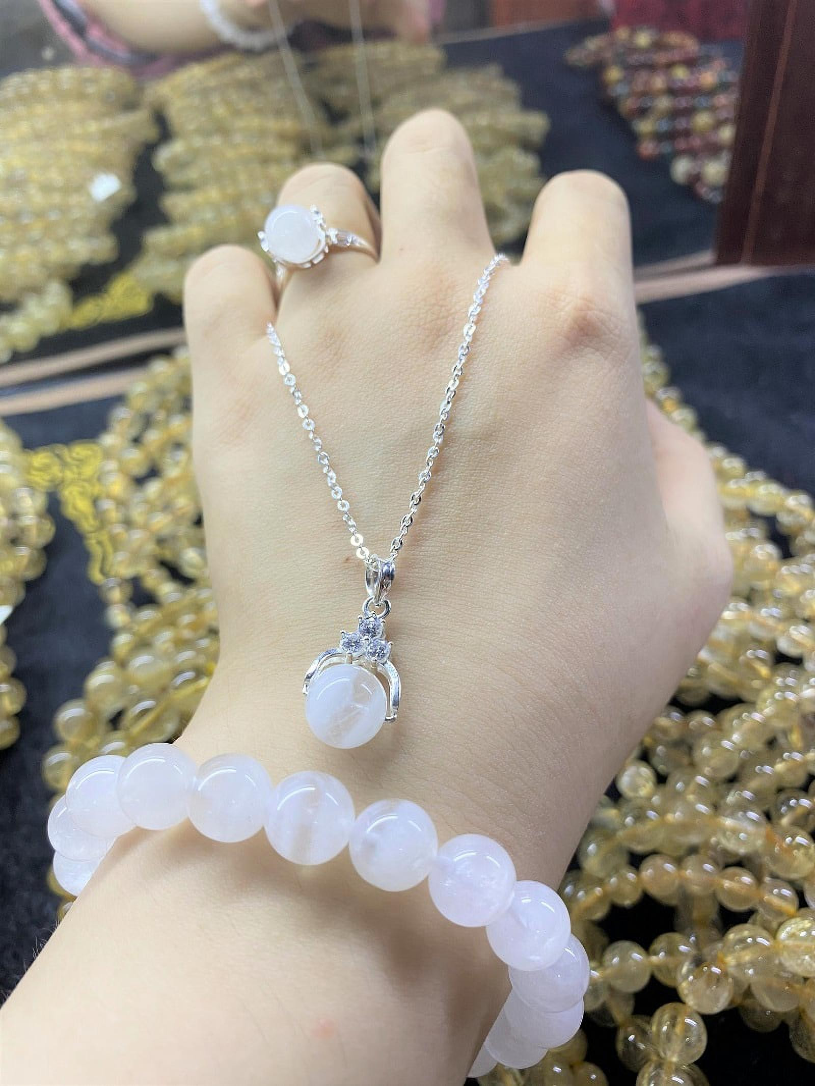 Mẫu trang sức thạch anh trắng tự nhiên