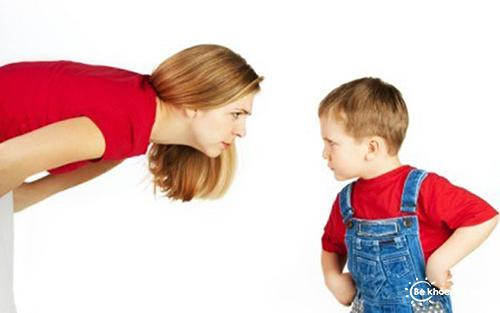 Mô tả khái niệm hình khắc trong tử vi, tương tác của các yếu tố ngũ hành.