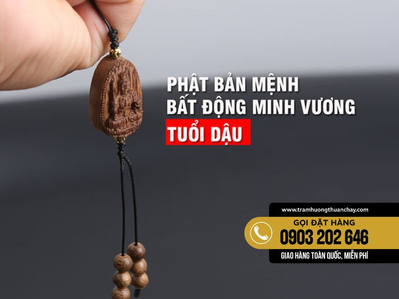 Móc khóa trầm hương Phật Bản Mệnh Bất Động Minh Vương bảo hộ nam mạng Đinh Dậu