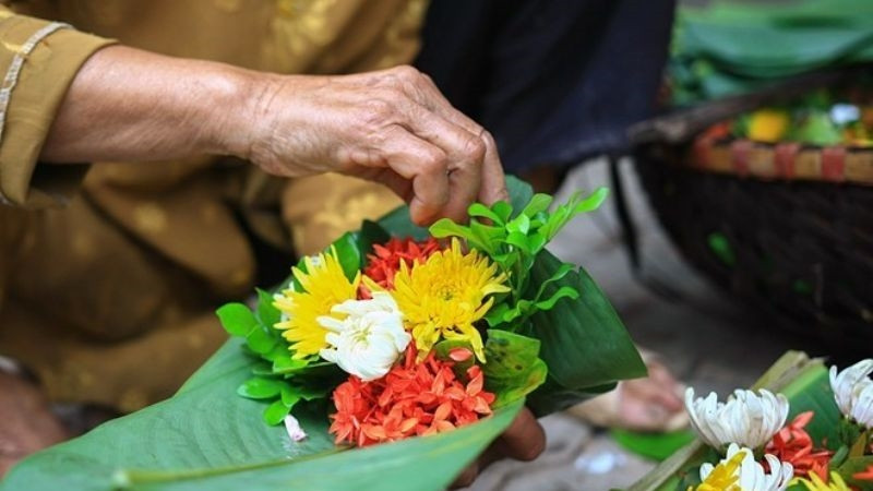 Nghi lễ tảo mộ trong lễ cúng Tết Thanh Minh