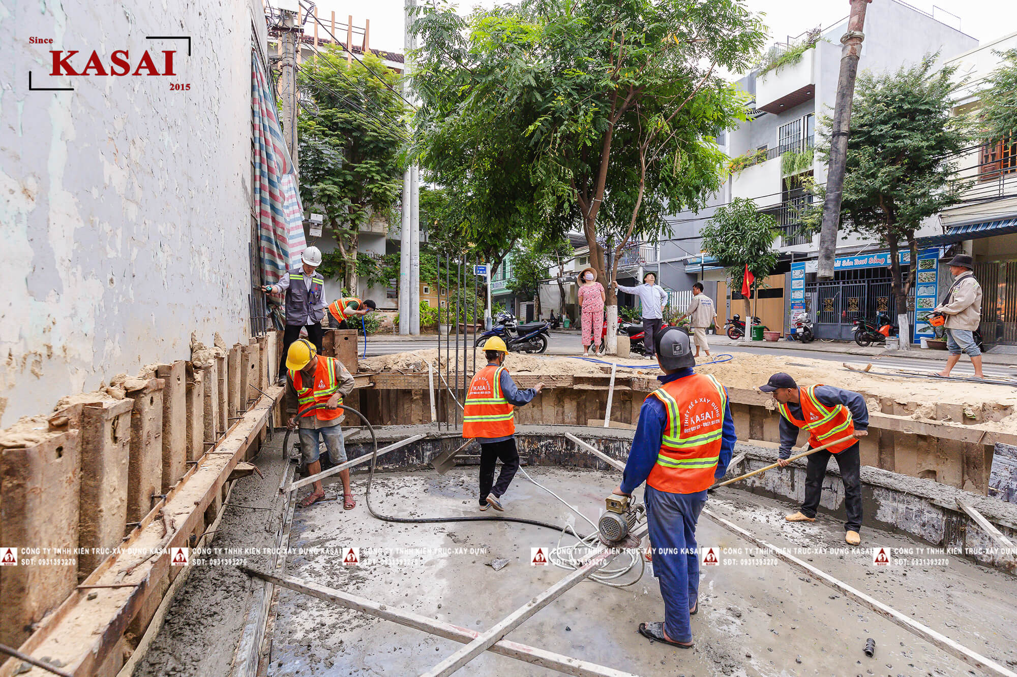 Nghi thức cúng đổ móng nhà tại công trình xây dựng, thể hiện lòng thành