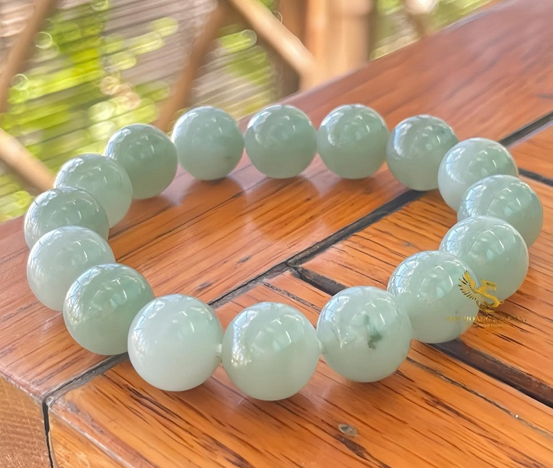 Ngọc Hoàng Phỉ đa sắc màu thể hiện sự huyền bí