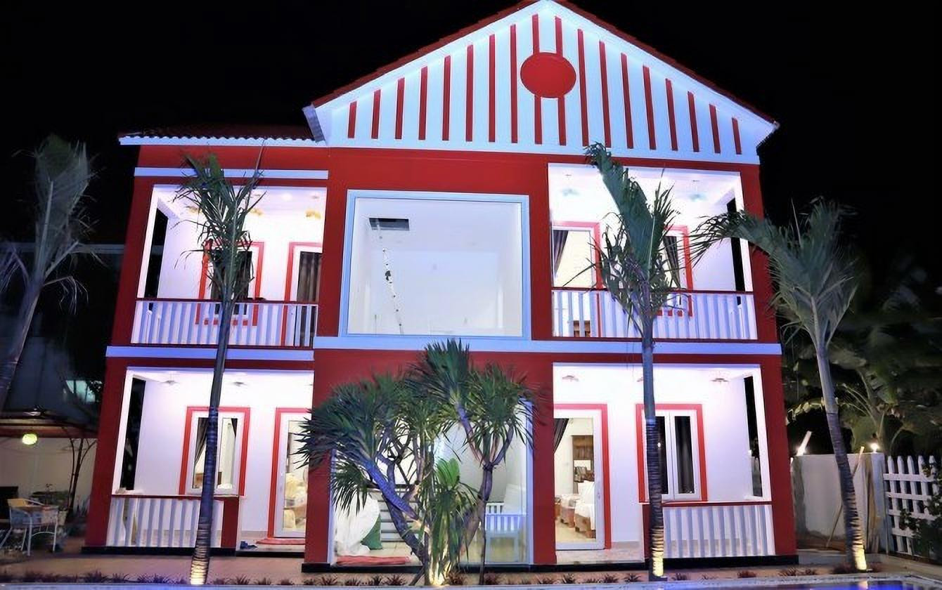 Ngôi nhà sơn màu đỏ chủ đạo phù hợp cho gia chủ tuổi Mậu Dần