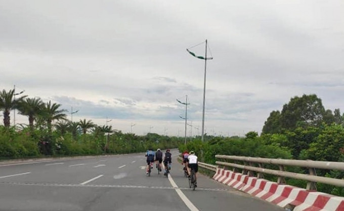 Người điều khiển xe đạp hoặc xe đạp điện cần tuân thủ luật giao thông đường bộ để đảm bảo an toàn