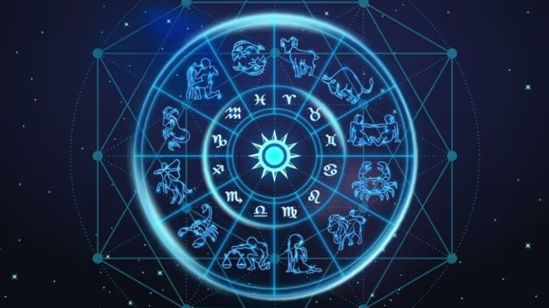 Người phụ nữ tự tin đứng giữa văn phòng, tượng trưng cho khả năng lãnh đạo của người sinh 22/11