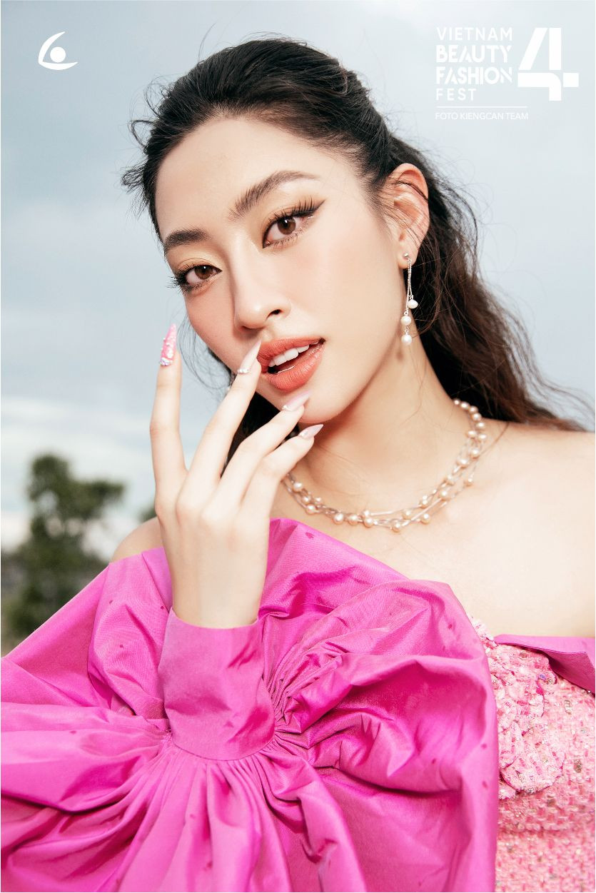 Người sinh năm 1994 mệnh Hỏa hợp màu xanh lá cây, hồng, cam, tím