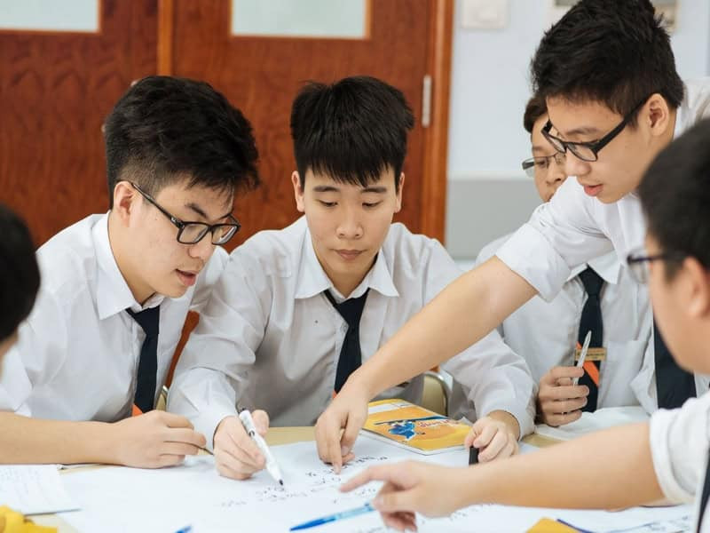 Những thách thức và khó khăn ảnh hưởng đến học hành của tử vi tuổi Đinh Hợi năm 2025 nam mạng