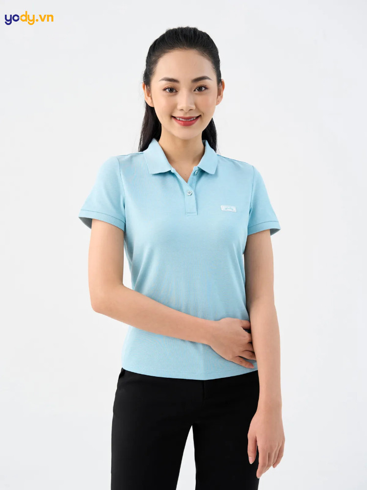 Nổi bật với trang phục màu xanh dương, thể hiện cá tính mạnh mẽ của Nhâm Thìn 2012.