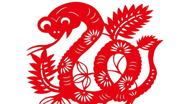 Nữ Quý Tỵ 1953 có tính cách linh hoạt, nhạy bén và đôi khi mang vẻ bí ẩn
