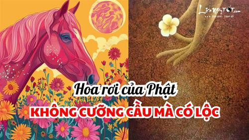 Phụ nữ làm lễ cúng