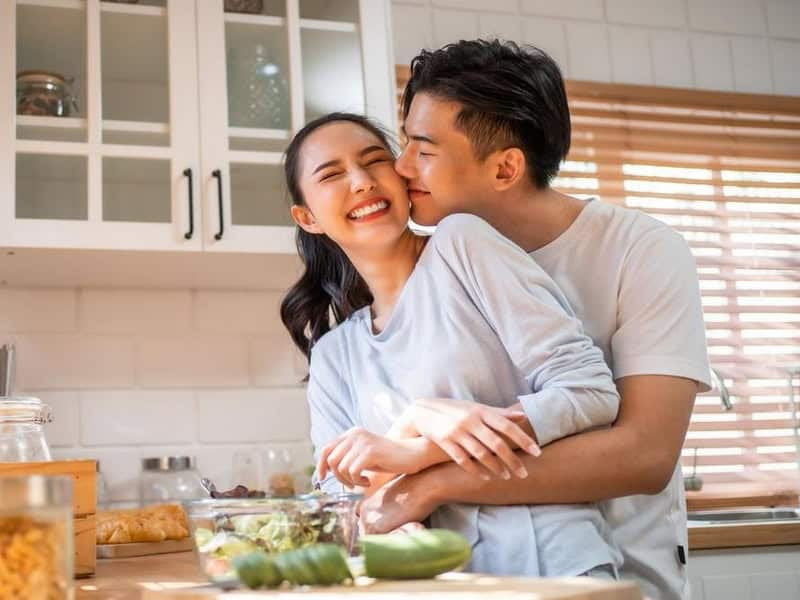 Quan hệ vợ chồng của tuổi Canh Ngọ có chuyển biến tích cực