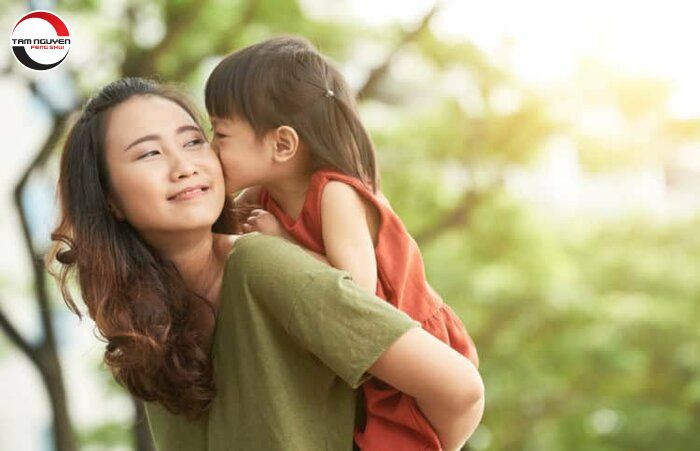 Sổ sách xem tuổi để tránh sinh con không hợp tuổi bố mẹ
