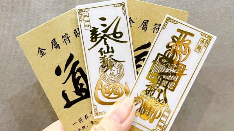 Thẻ bùa bình an Phật hộ mệnh tuổi Hợi