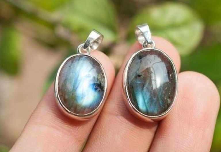 Thị trường đá Labradorite thật giả lẫn lộn, cần cẩn trọng khi mua.