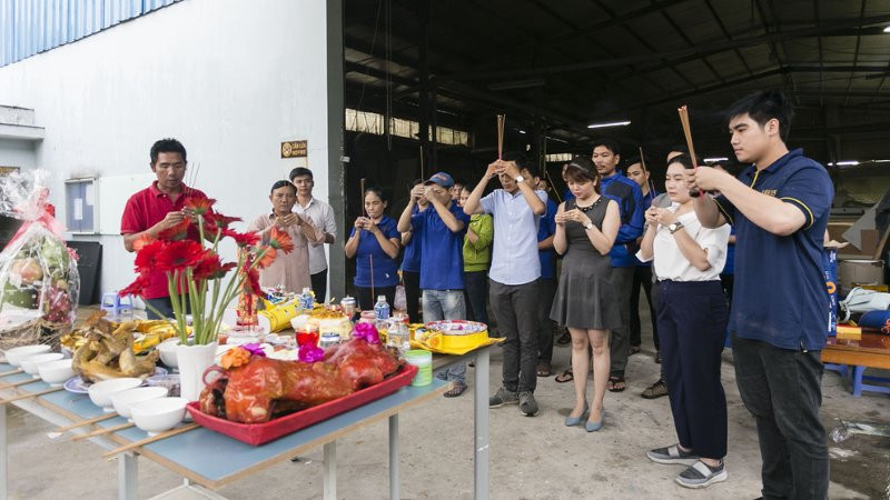 Thực Hiện Nghi Lễ Cúng Tạ Đất