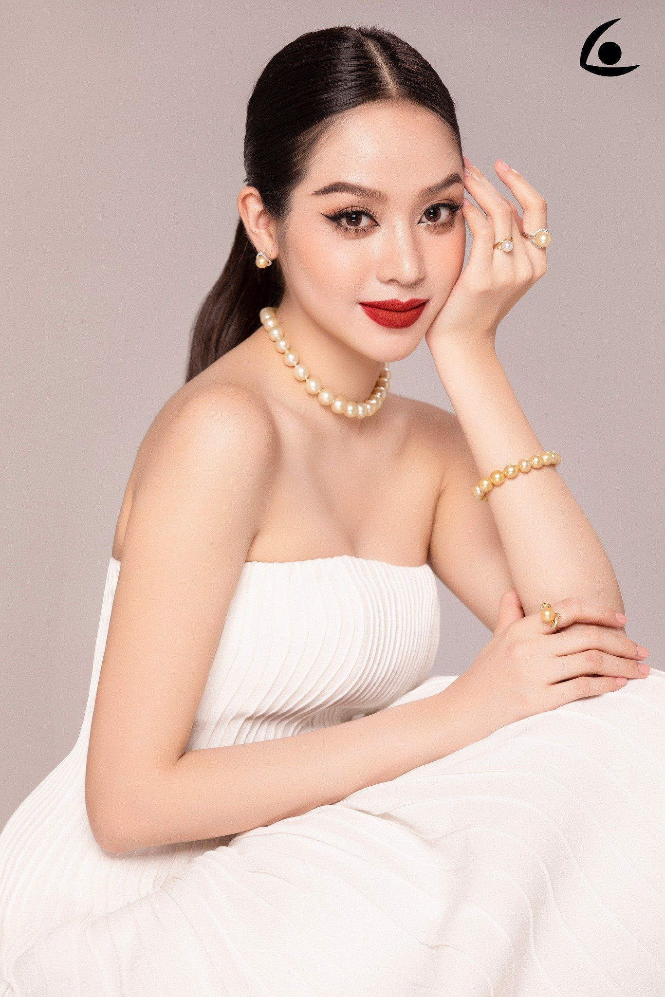 Tô điểm vẻ đẹp tự nhiên bằng màu sắc trang sức phù hợp