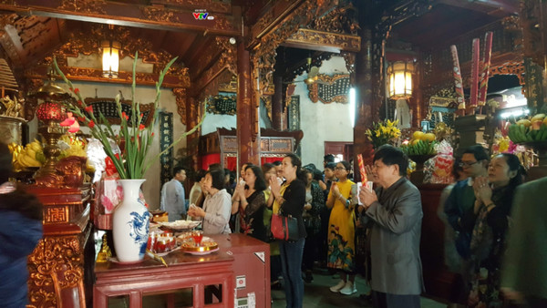 Trang phục đi chùa lịch sự