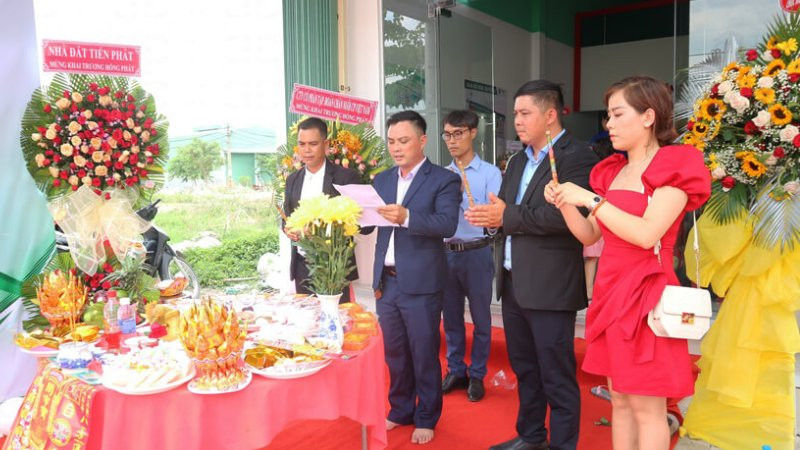 Trang Phục Khi Cúng Lễ Tạ Đất