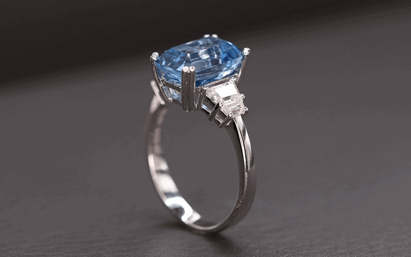 Trang sức đá Aquamarine giúp nữ Nhâm Ngọ cân bằng năng lượng và thu hút may mắn