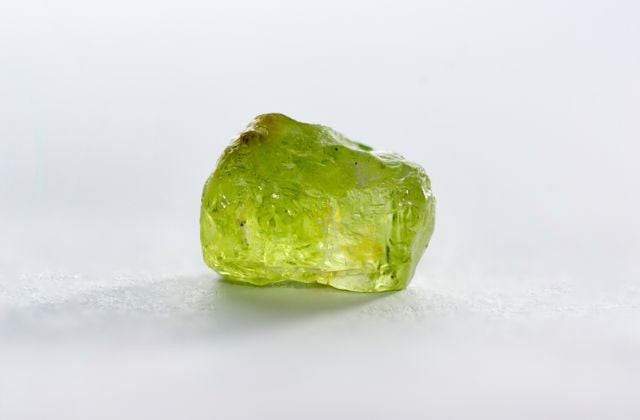 Trang sức đính đá Peridot màu xanh olive tinh khiết, thể hiện đẳng cấp và phong cách
