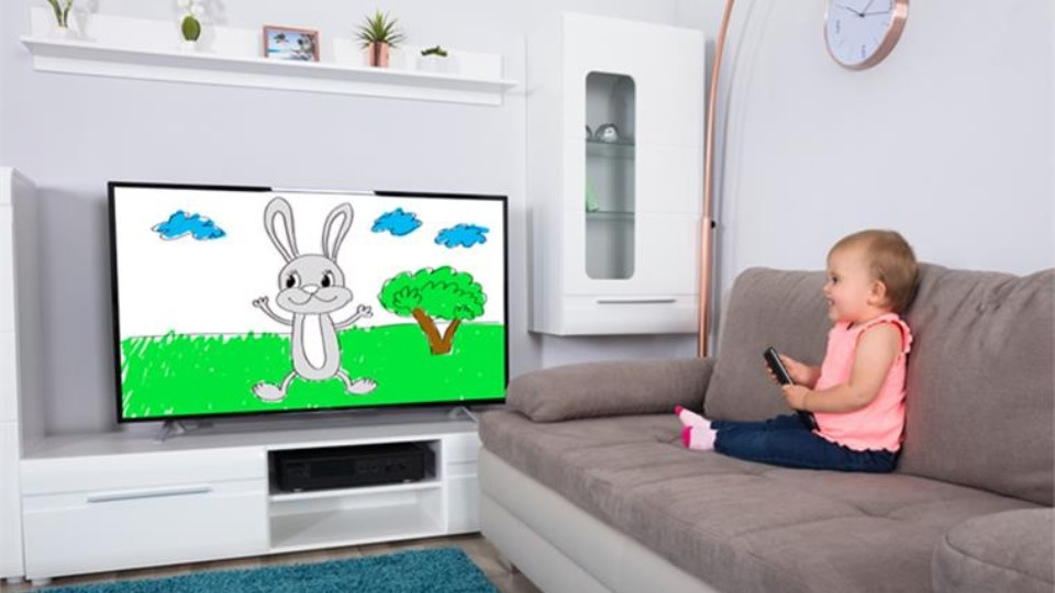 Trẻ có nguy cơ hen suyễn khi xem tivi quá nhiều