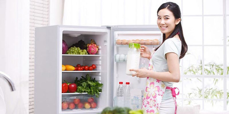 Tủ lạnh không đông đá do để quá nhiều thực phẩm, cản trở luồng khí lạnh