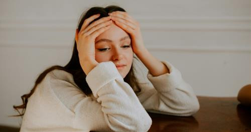 Tử vi hôm nay: khó khăn bủa vây