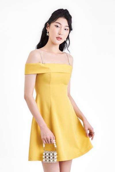 Tuổi Tỵ mệnh Thổ hợp màu vàng đất