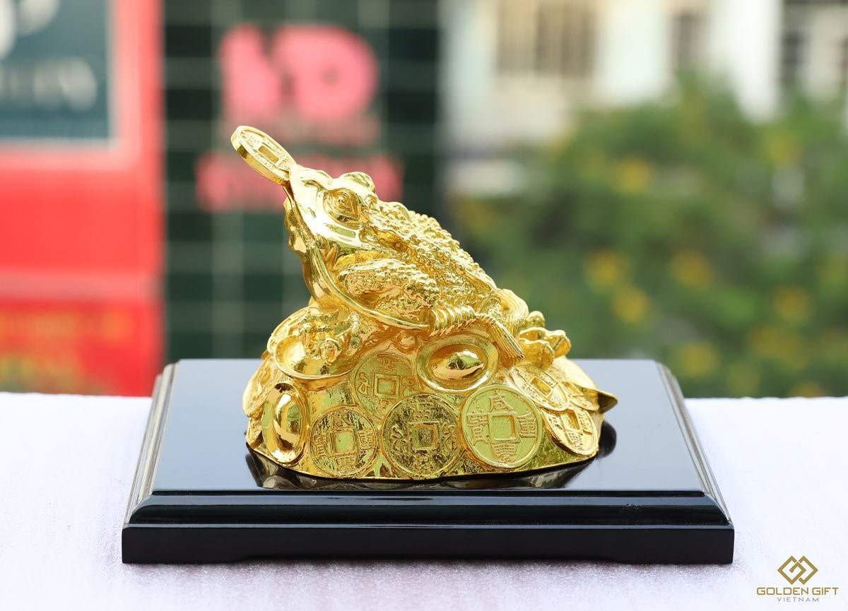 Tượng Cóc ba chân ngậm tiền, biểu tượng tài lộc trong tháng lễ cúng cô hồn