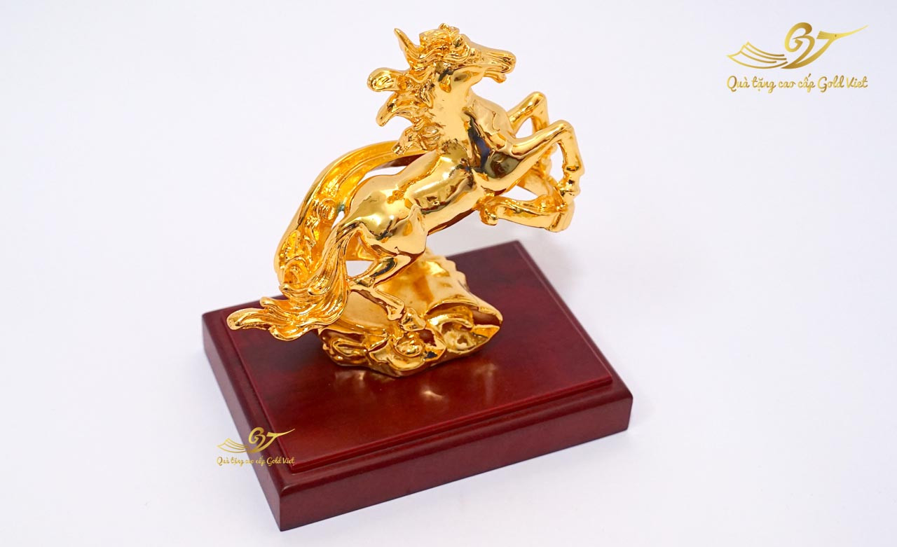 Tượng Phật ngồi thiền trên đài sen, biểu tượng cho tài lộc và sự an lạc của tuổi Mậu Ngọ nữ mạng trong năm 2026.