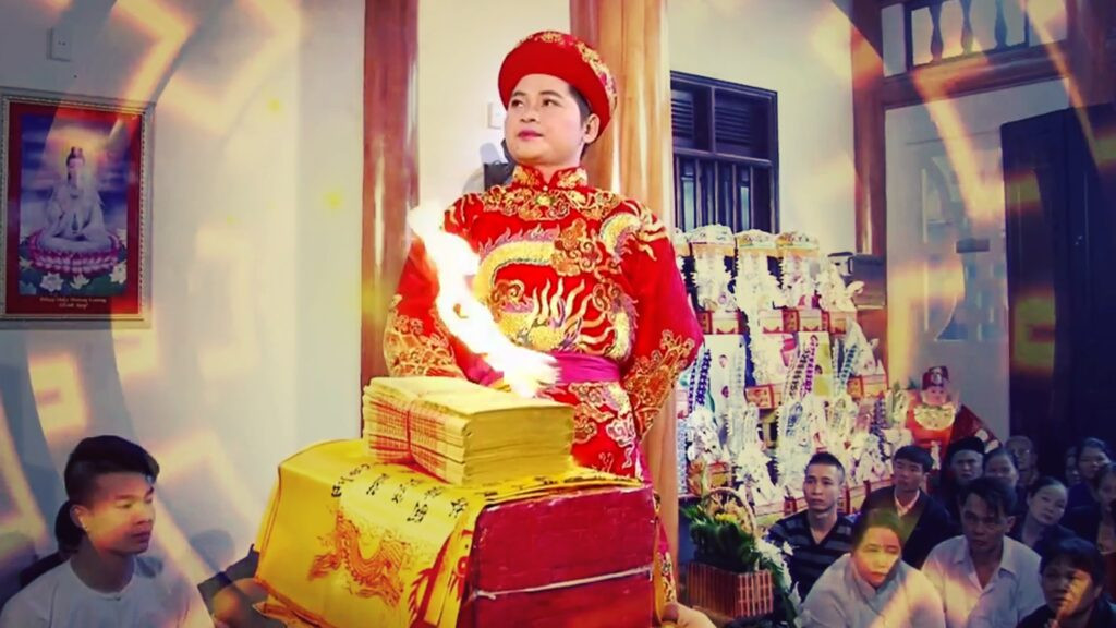 Tượng thờ Đức Ông Đệ Tam Hưng Nhượng Vương Trần Quốc Tảng oai nghiêm