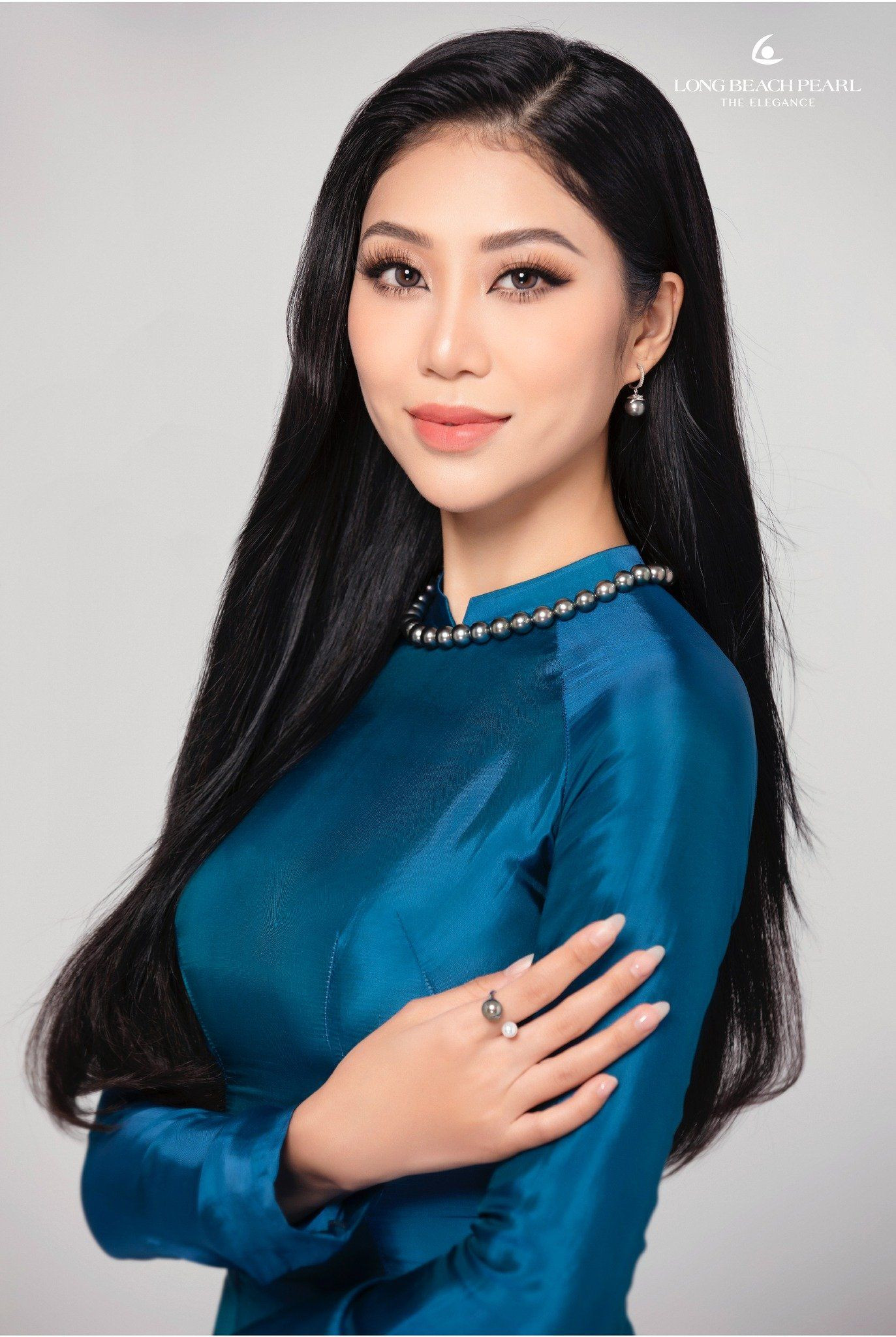 Vật phẩm màu đen tượng trưng cho tính cách sâu lắng của người sinh năm 1982 mệnh Thủy