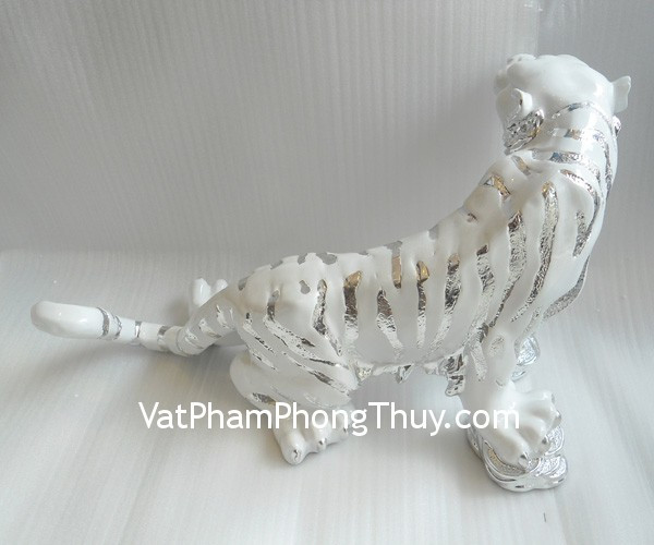 Vật phẩm phong thủy hổ trắng mang lại vận may và bình an cho Nữ Bính Dần 1986