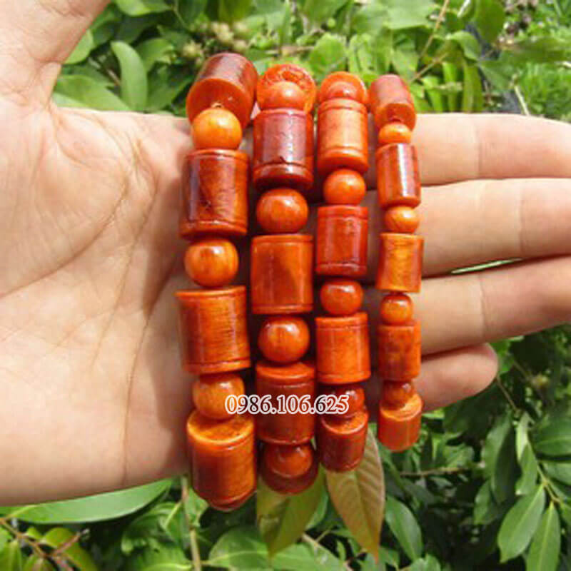 Vòng gỗ huyết long đốt trúc thấu quang mang ý nghĩa tâm linh