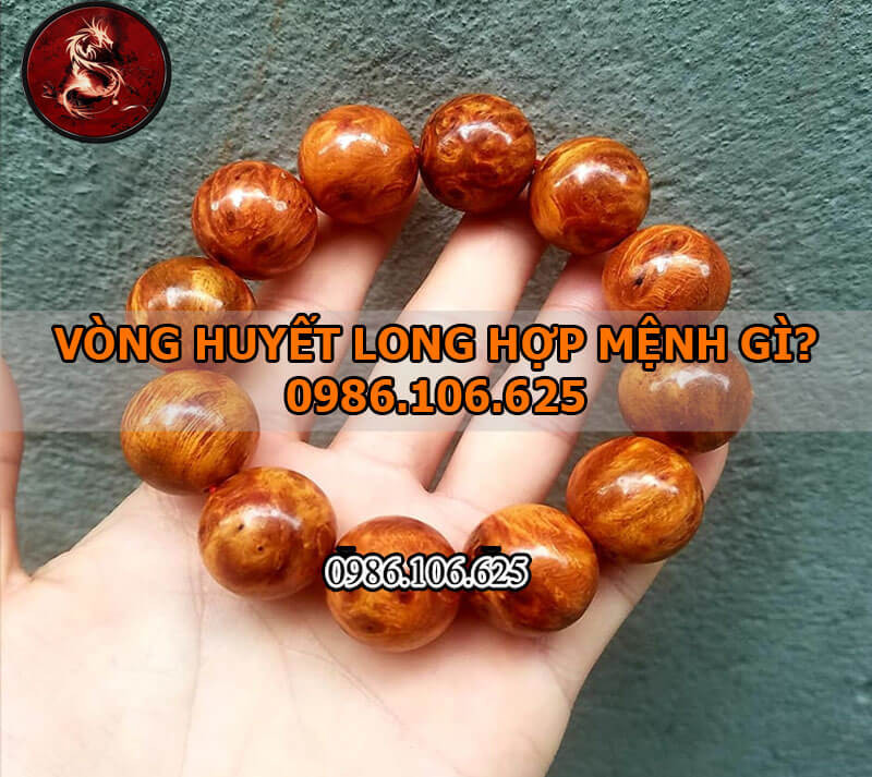 Vòng tay gỗ huyết rồng mang ý nghĩa phong thủy cho người mệnh Hỏa, Mộc, Thổ