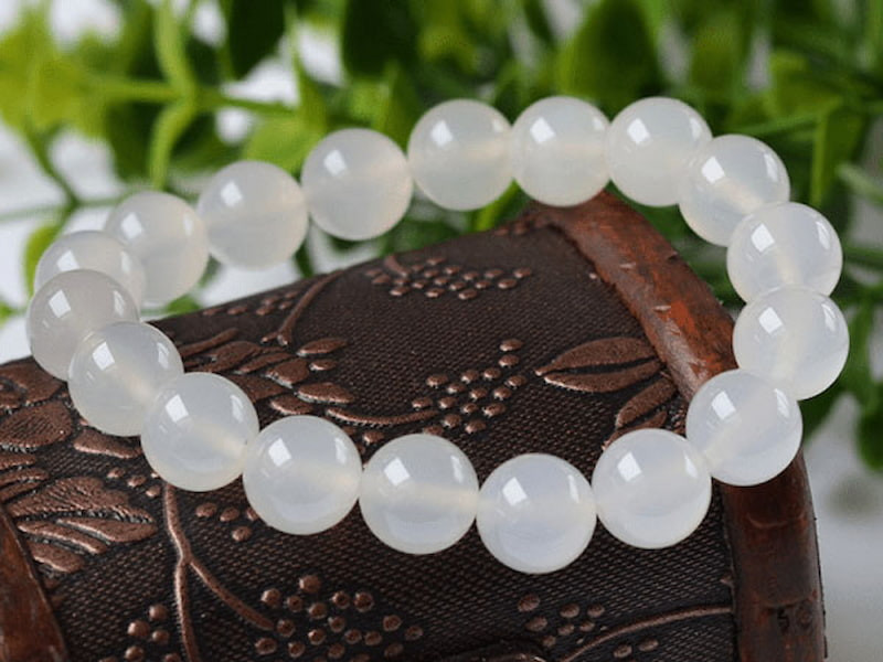 Vòng tay mã não trắng tinh khiết, mang năng lượng bình an