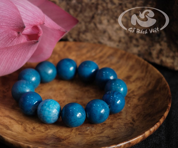 Vòng tay phong thủy màu xanh hợp người sinh năm 1950 mệnh Mộc