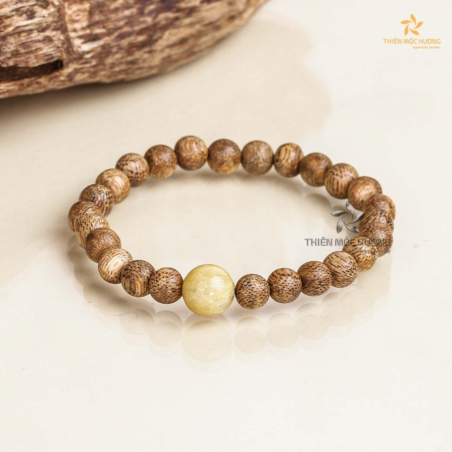 Vòng tay Trầm Hương Bảo Mệnh Trầm – Charm Thạch anh tóc vàng hợp nam mệnh Kim