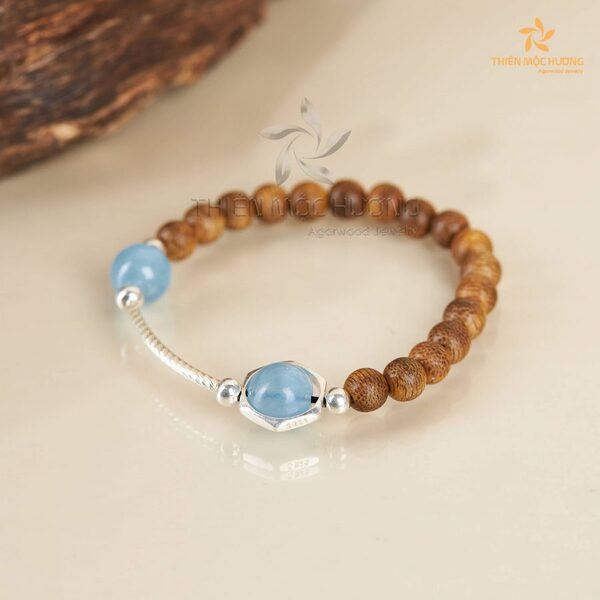 Vòng tay Trầm hương Lục Tú Vân Hà phù hợp với người mệnh Mộc