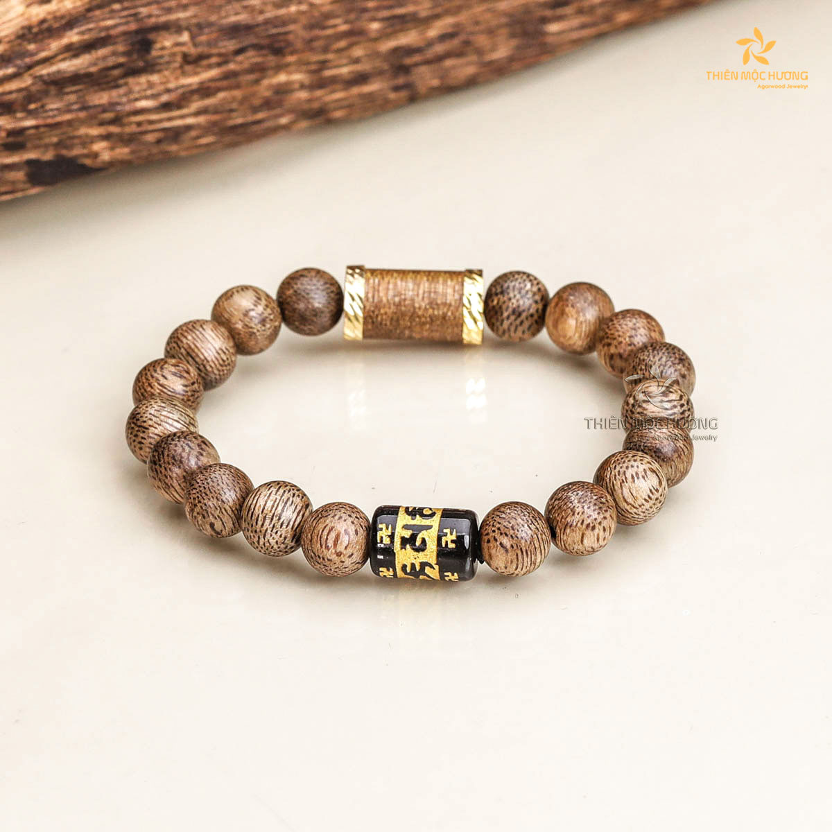 Vòng tay trầm hương với charm mang ý nghĩa tâm linh và may mắn