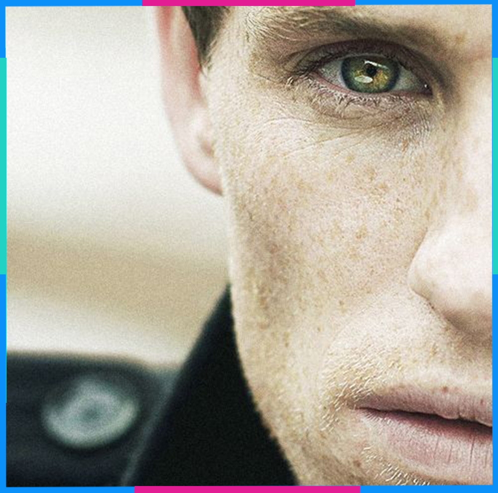 Ánh mắt biểu cảm của Eddie Redmayne, một Ma Kết