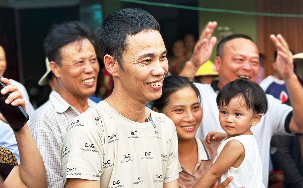 Anh Thái Khắc Thành đoàn tụ cùng người thân, gửi lời cảnh báo về rủi ro pháp lý khi nuôi động vật hoang dã và nguy cơ đi tù vì nuôi gà lôi trắng.