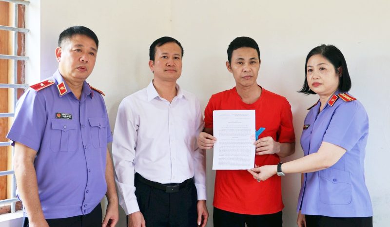 Anh Thái Khắc Thành nhận quyết định thay đổi biện pháp ngăn chặn sau vụ việc đi tù vì nuôi gà lôi trắng.