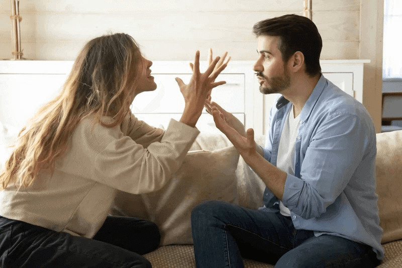Áp lực tài chính có thể gây xung đột trong mối quan hệ gia đình của nam Canh Thân năm 2025