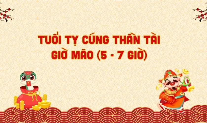 Bàn thờ Thần Tài được trang trí thêm chậu cây xanh nhỏ, mang lại sinh khí