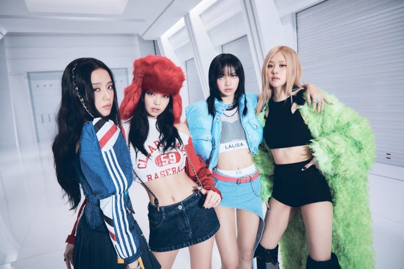 Bốn thành viên BLACKPINK rạng rỡ, đại diện cho những cung hoàng đạo đa dạng của nhóm nhạc toàn cầu.