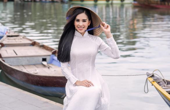 Bức tranh phong thủy rồng vàng bay lượn trên mây biểu tượng cho sức mạnh và may mắn của tử vi Giáp Thìn 1964