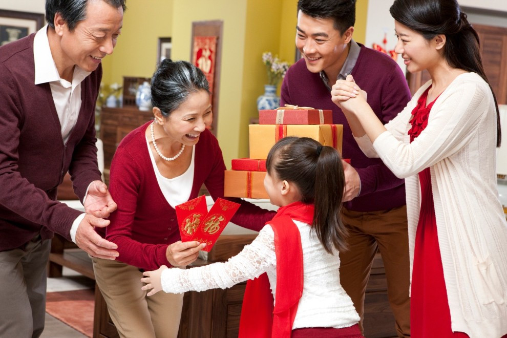 Chọn người xông nhà hợp tuổi để đón năm mới Giáp Thìn 2024 may mắn