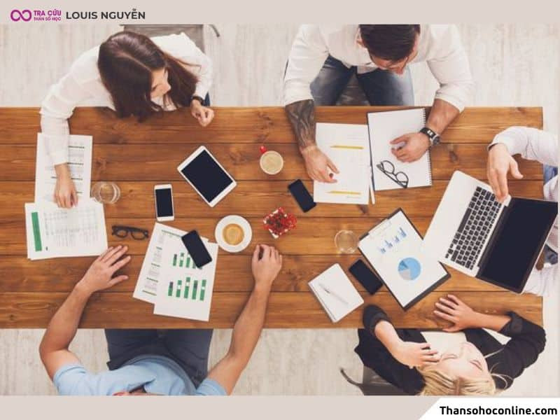 Cự Môn nhập miếu đến Quan Lộc, chủ về sáng lập sự nghiệp hoặc phát triển từ nghề nghiệp chuyên môn