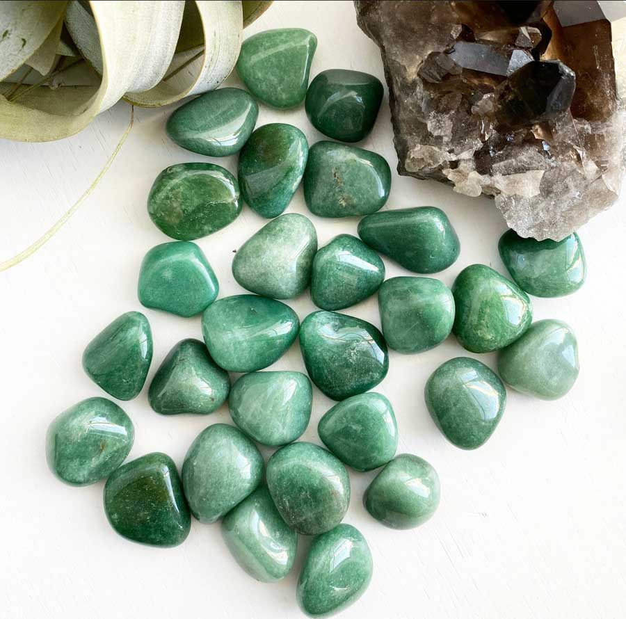 Đá Aventurine rất hợp với người mệnh Mộc và mệnh Hỏa